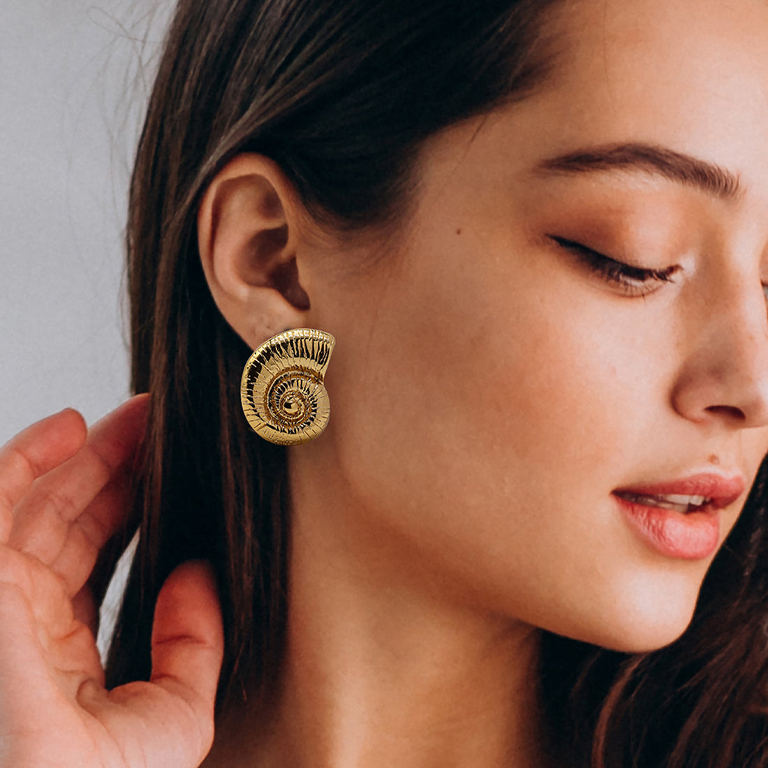 SHELL SHAPE GOLD PLATED STUDD EARRINGS