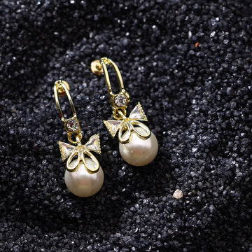 PEARL BOW EARRING