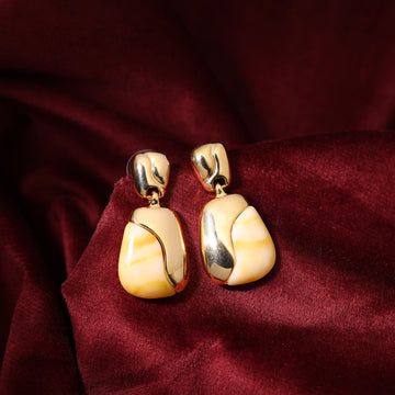 GOLD PLATED EARRINGS WITH ONYX STONE