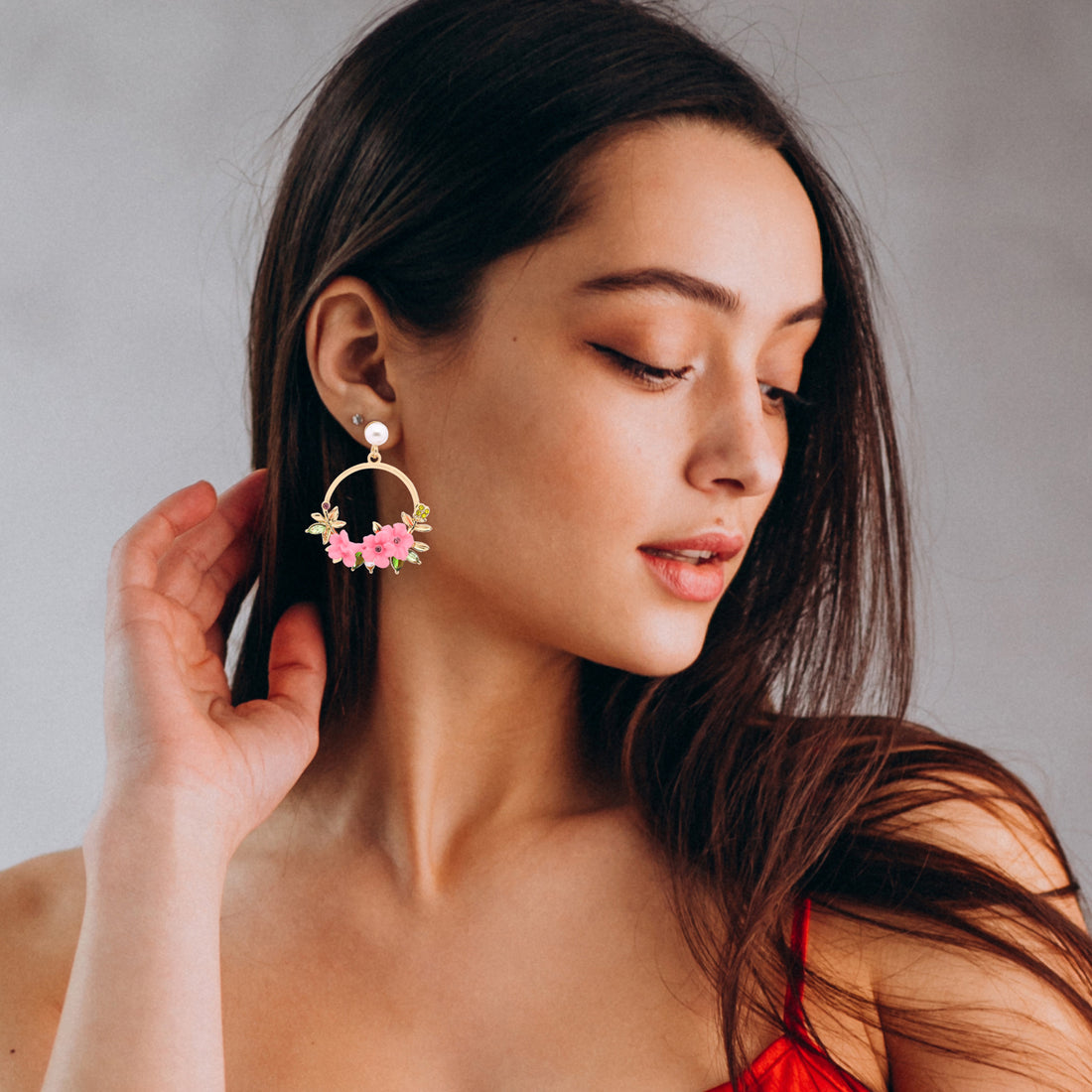 DANGLER EARRING WITH FLOWER ACCENTS